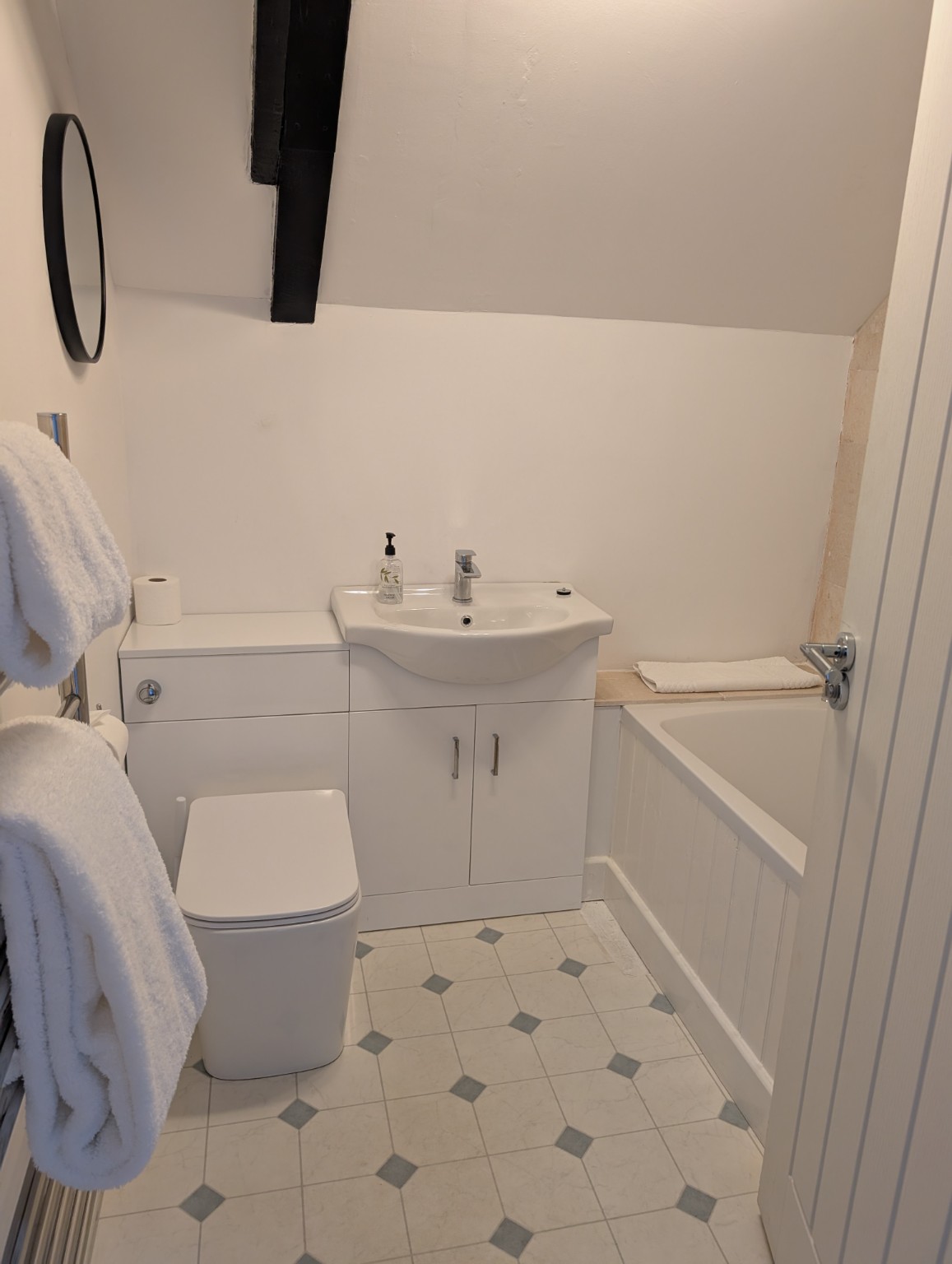 The Hayloft: the bathroom.